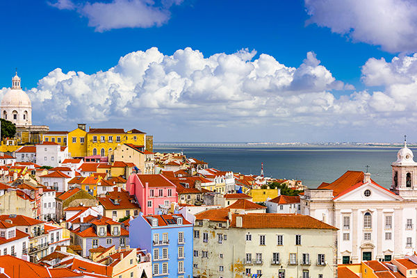 Tra panorami mozzafiato e pittoreschi borghi dell’entroterra
