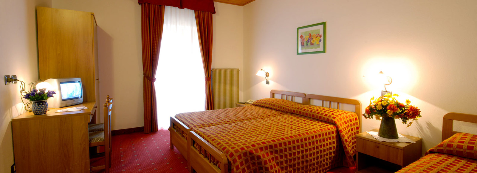 FAMILY HOTEL A 300 METRI DAL CENTRO CON TRATTAMENTO DI MEZZA PENSIONE
