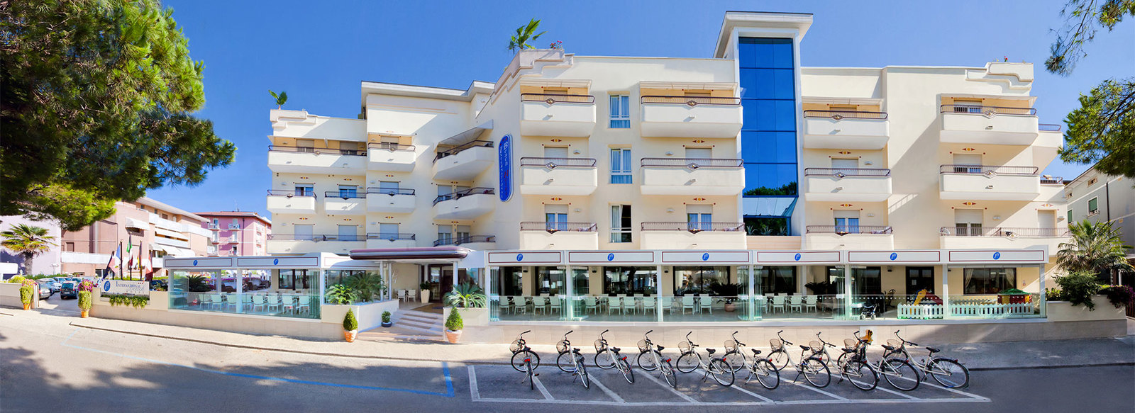 Elegante Hotel 3*S in centro a Caorle, a 50 metri dal mare