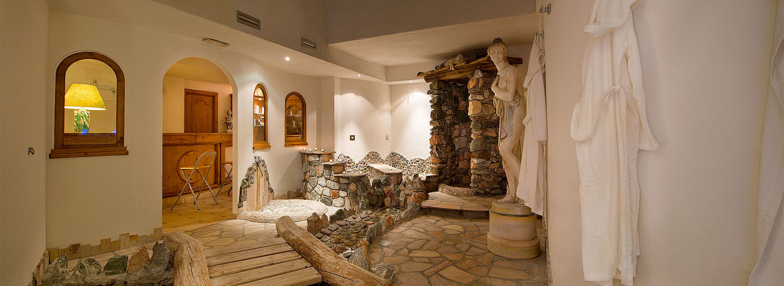 Storico ed elegante hotel 3*S nel cuore della Val di Fassa