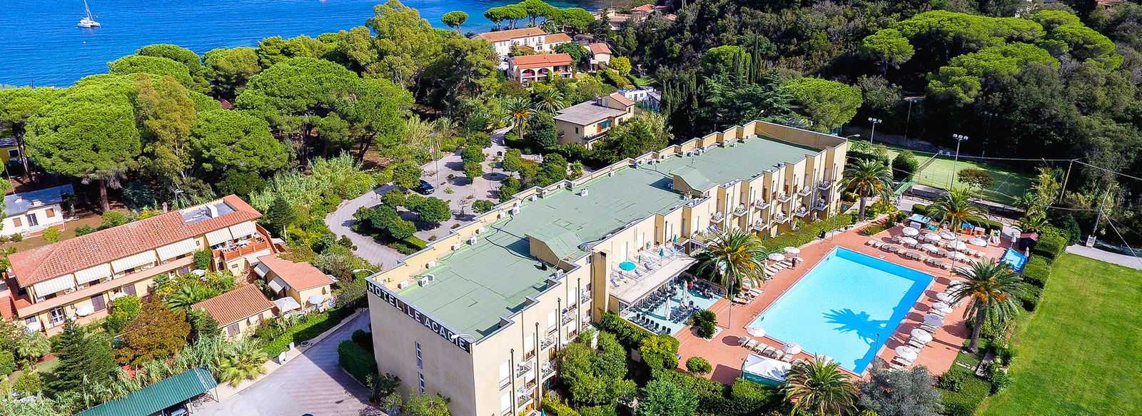 Spiaggia inclusa, fronte mare, ottima ristorazione