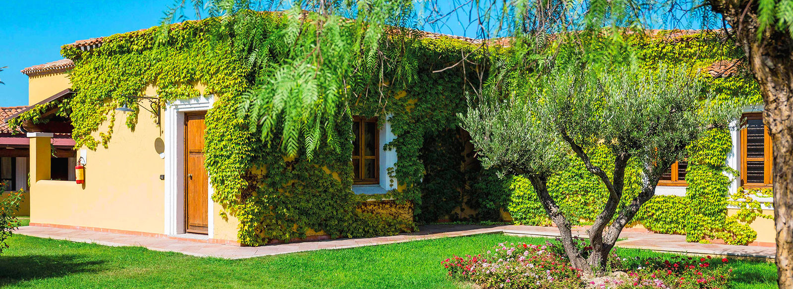 Lunga spiaggia bianca di sabbia fine