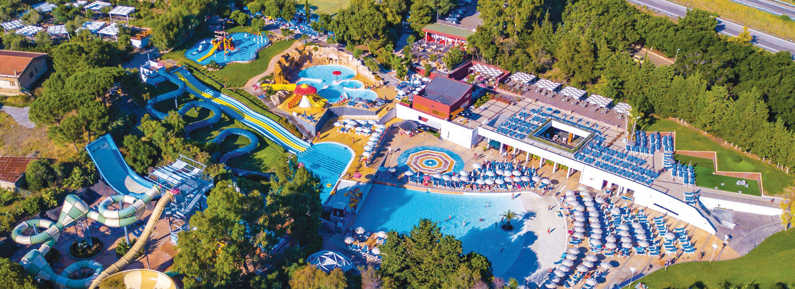 Piscina a sfioro panoramica di 430 mq