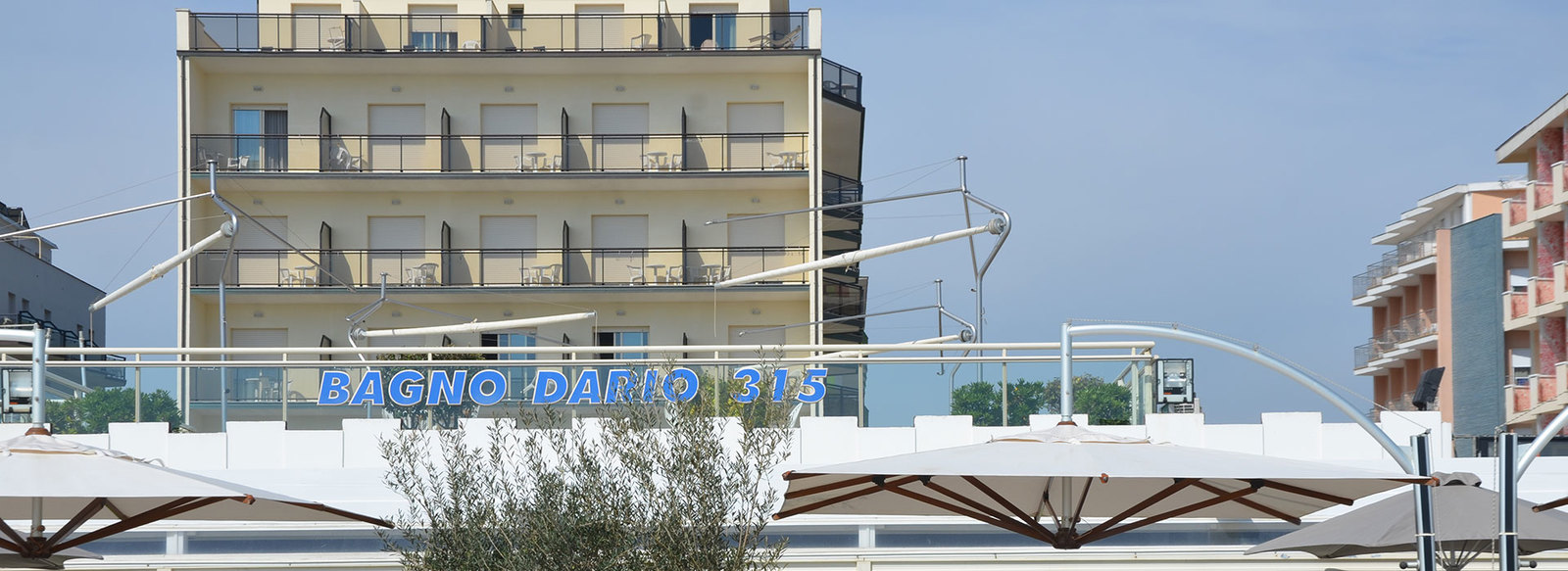 Fronte mare con servizio spiaggia