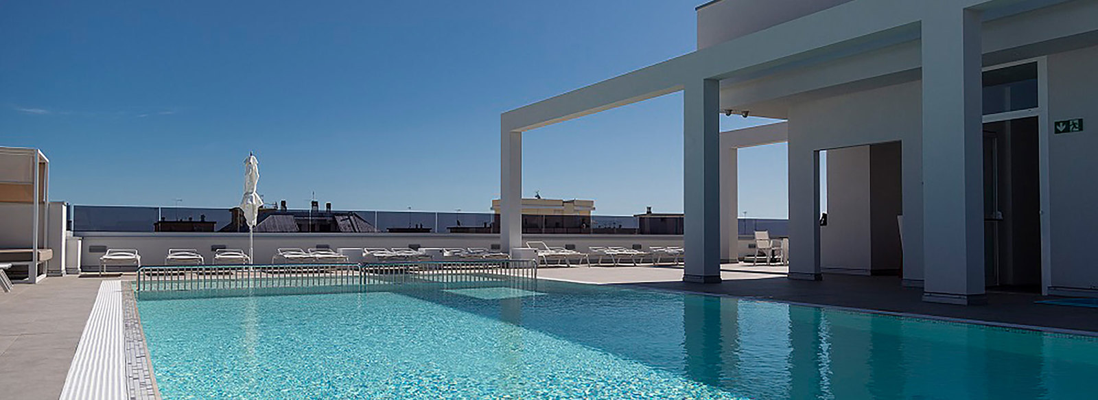 Piscina con vista panoramica