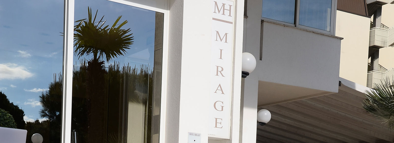 Gestione familiare, a 50 metri dalla spiaggia