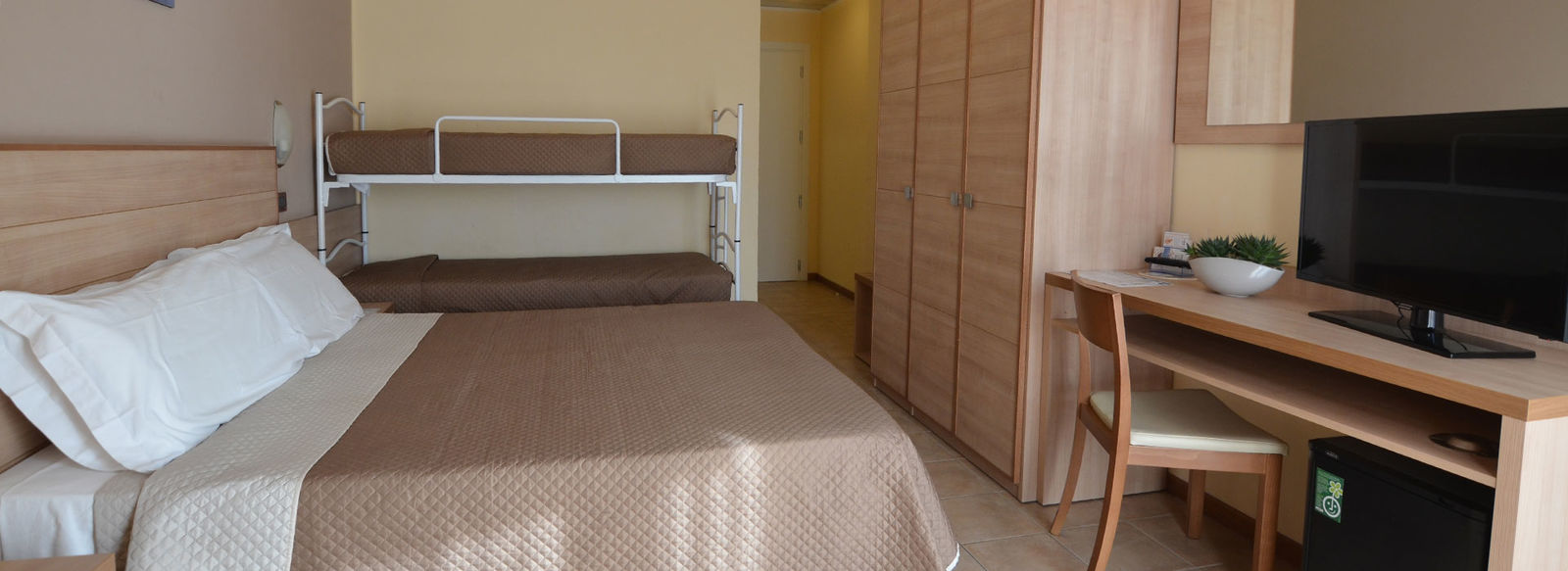 Gestione familiare, a 50 metri dalla spiaggia