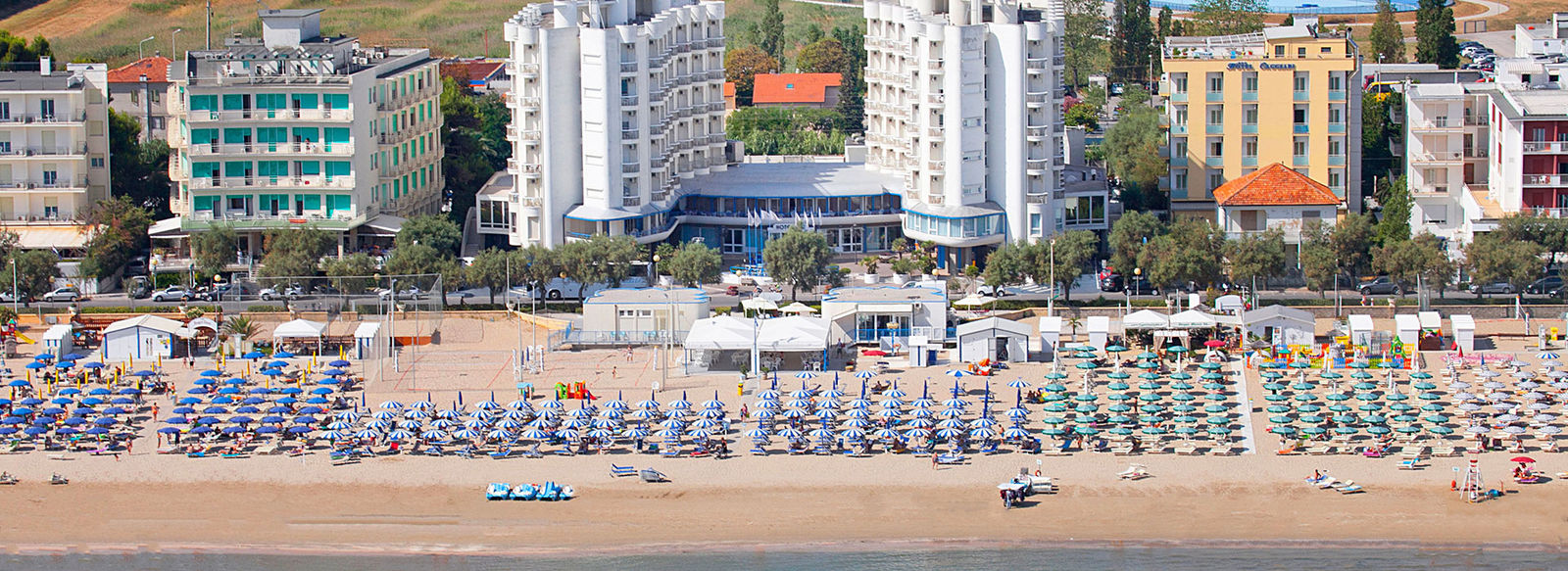 Fronte mare, spiaggia inclusa