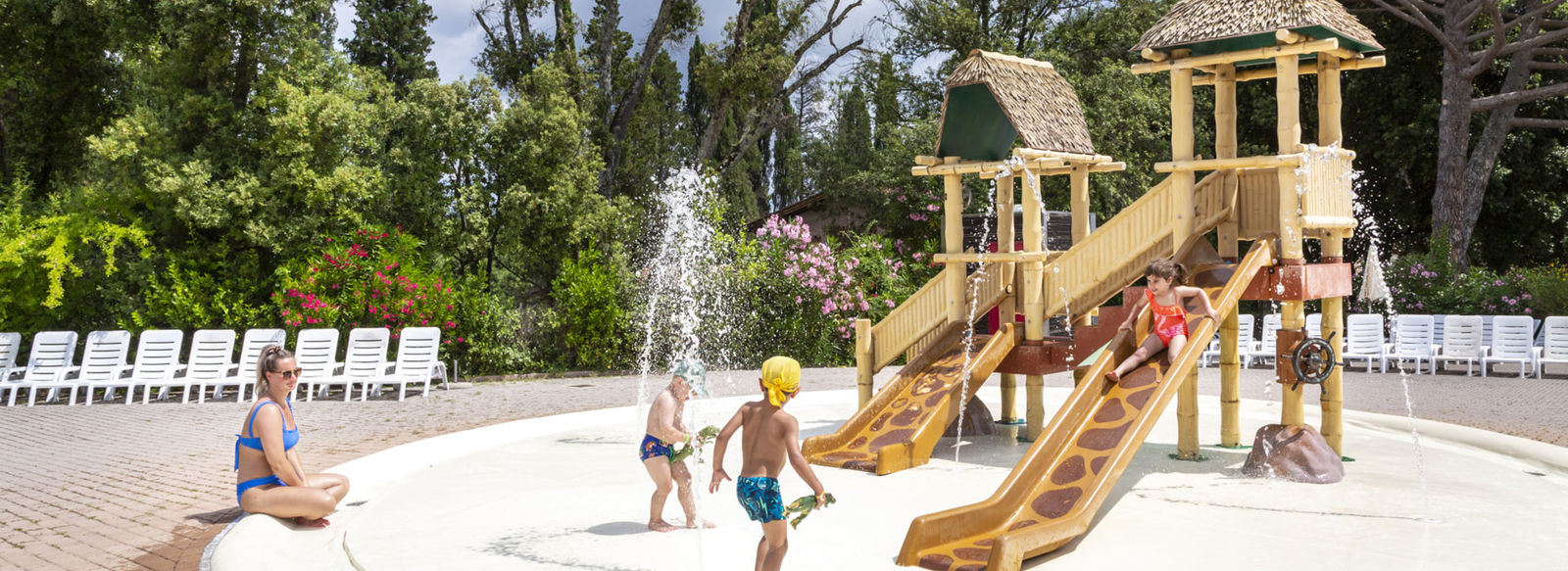 Immerso tra le colline del Chianti, con 2.500 mq di piscine