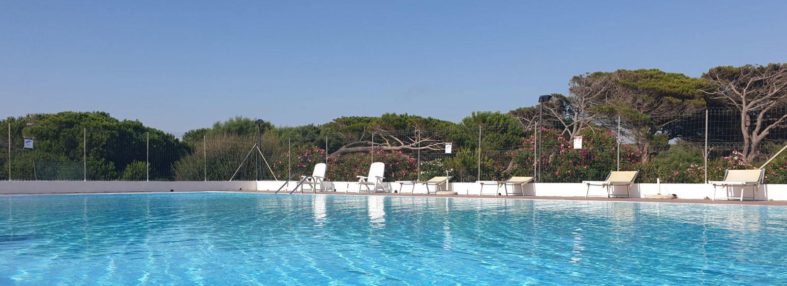 Sulla costa centro-occidentale della Sardegna