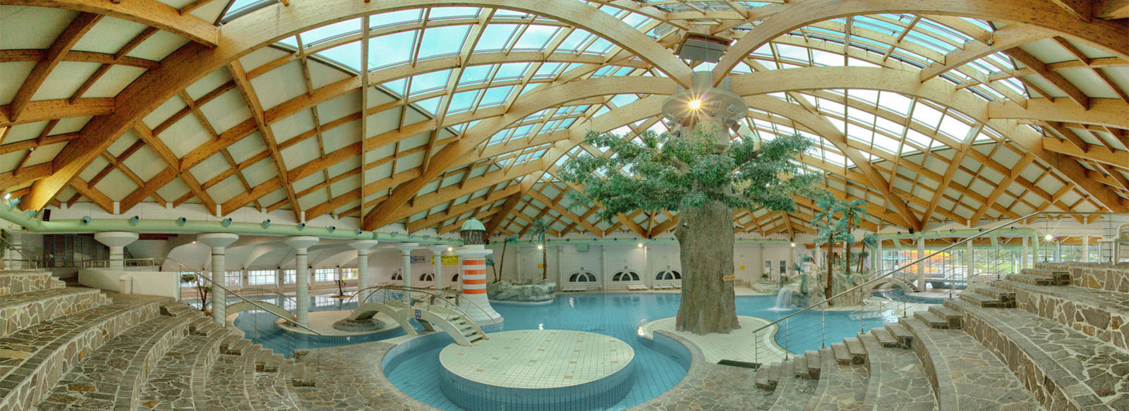 Piscine termali di 10.000 mq e attrazioni acquatiche