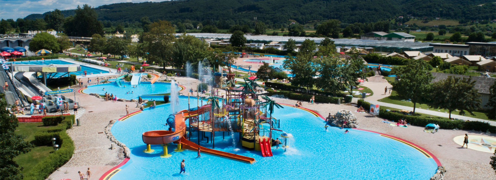 Piscine termali di 10.000 mq e attrazioni acquatiche