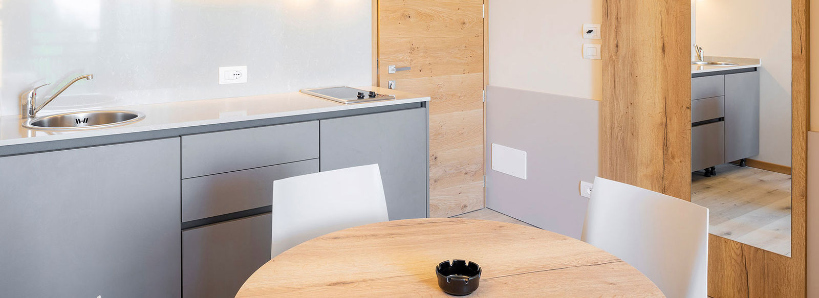 In posizione panoramica, a 3 km dal Lago di Garda