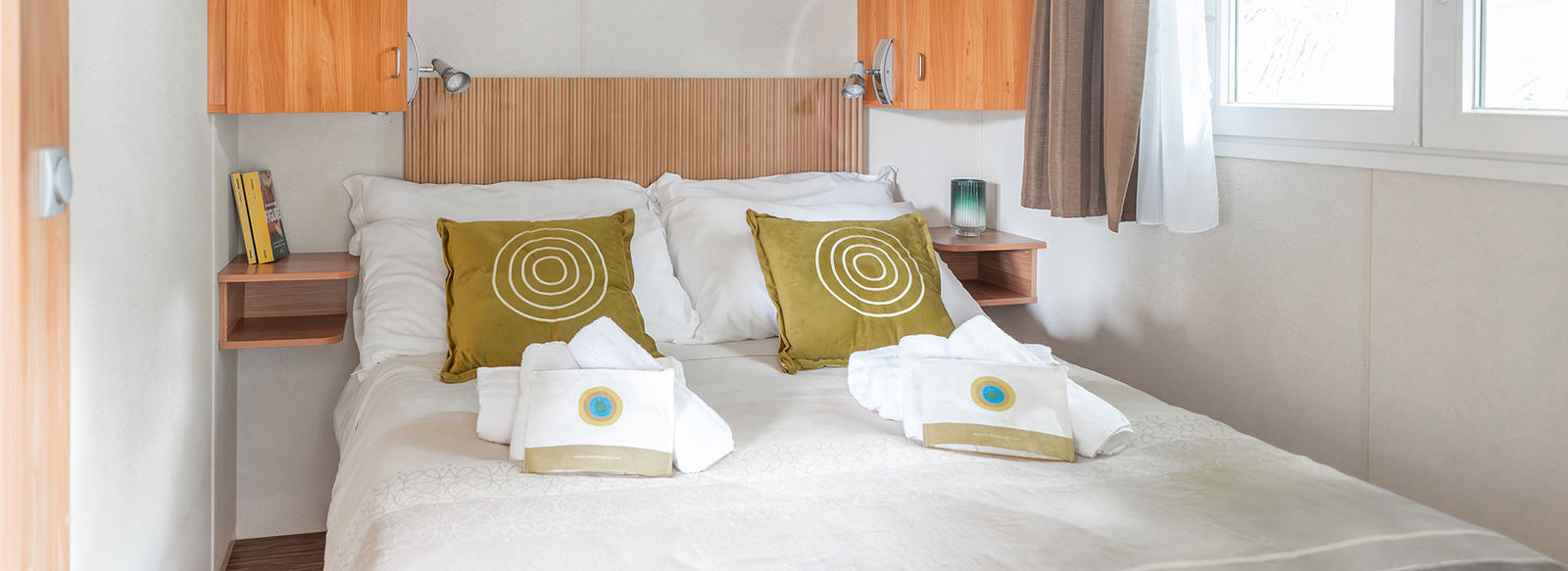 Immerso nella pineta, fronte mare