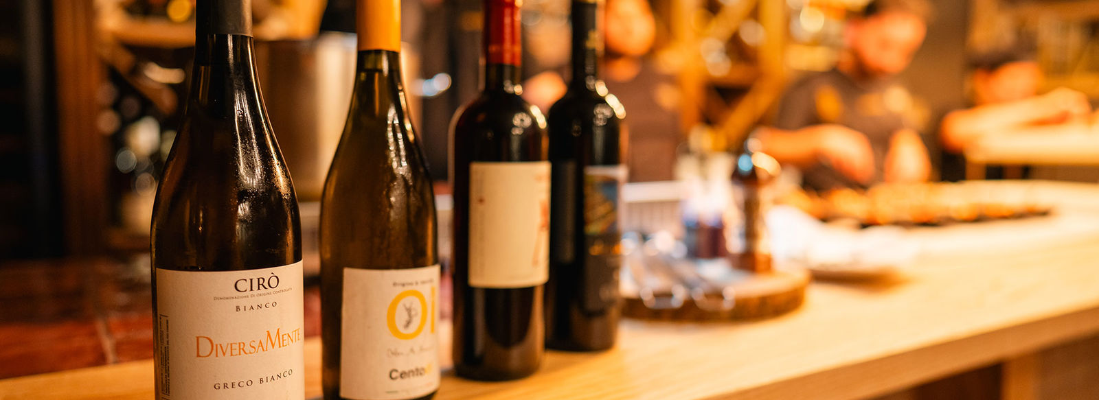 Tra le rocce millenarie della Costa Viola