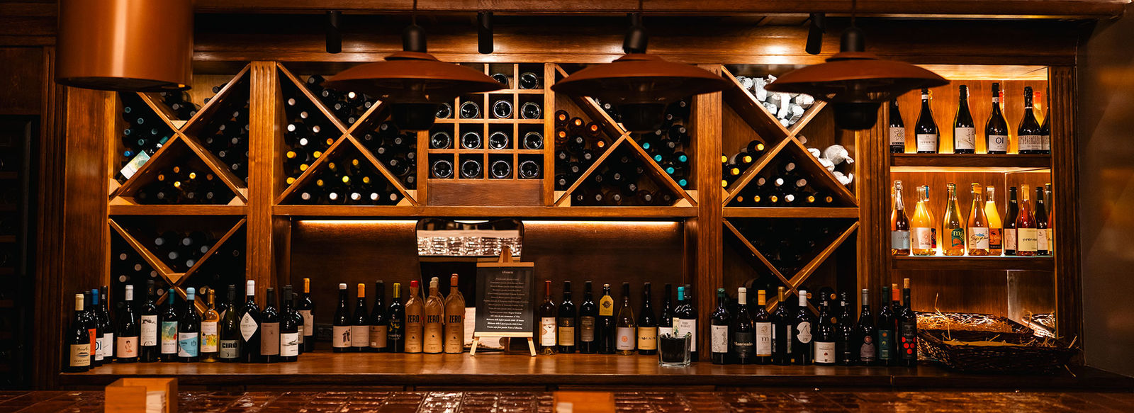 Tra le rocce millenarie della Costa Viola