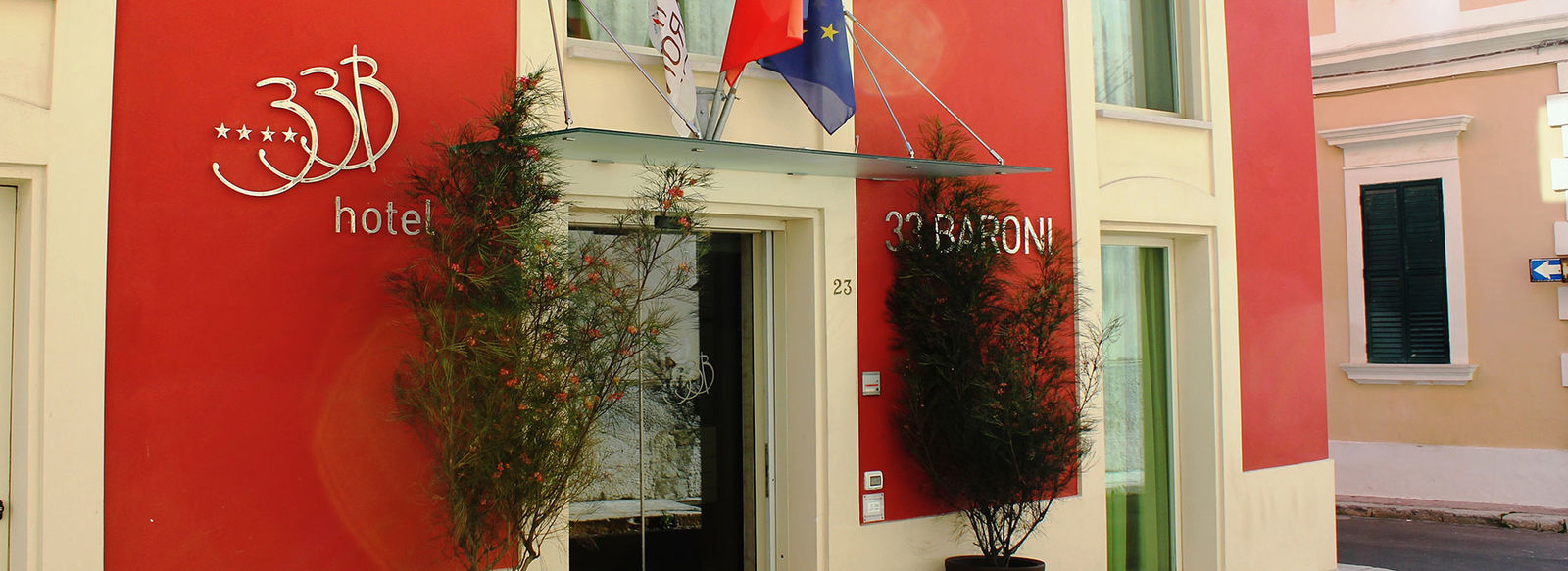 Posizione centrale, vicino al mare