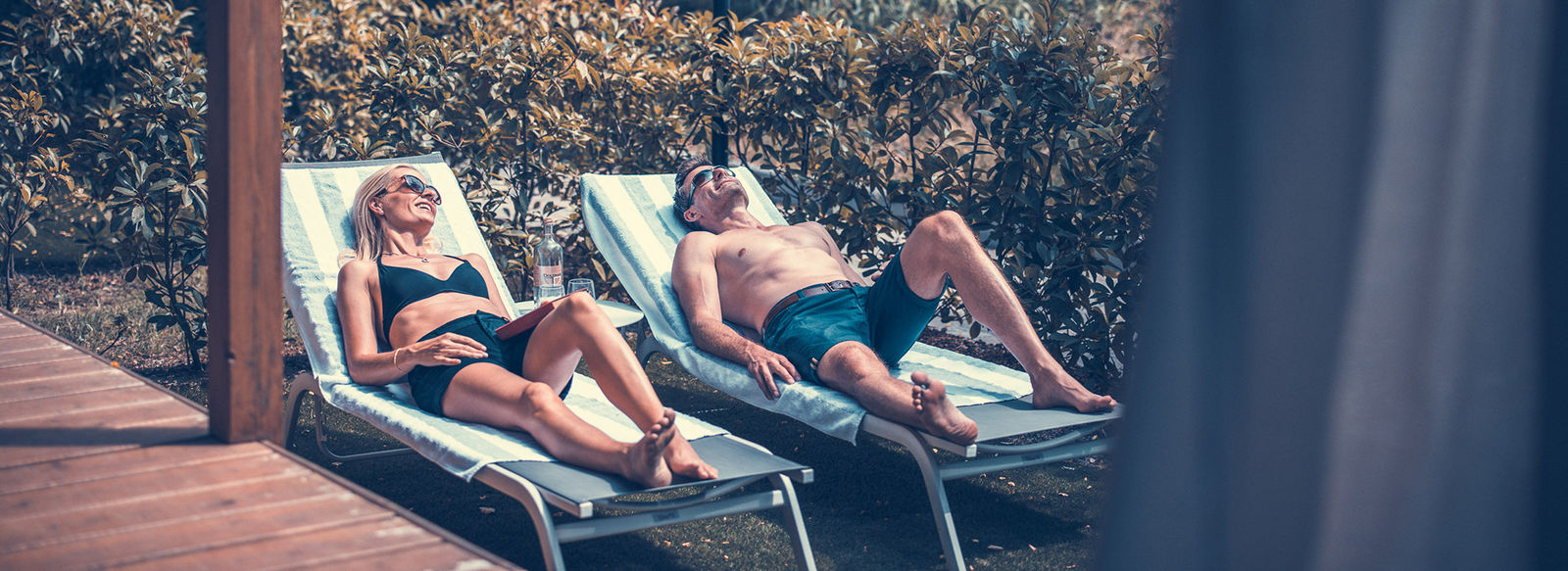 Incastonato nella pineta, a 200 metri dal mare