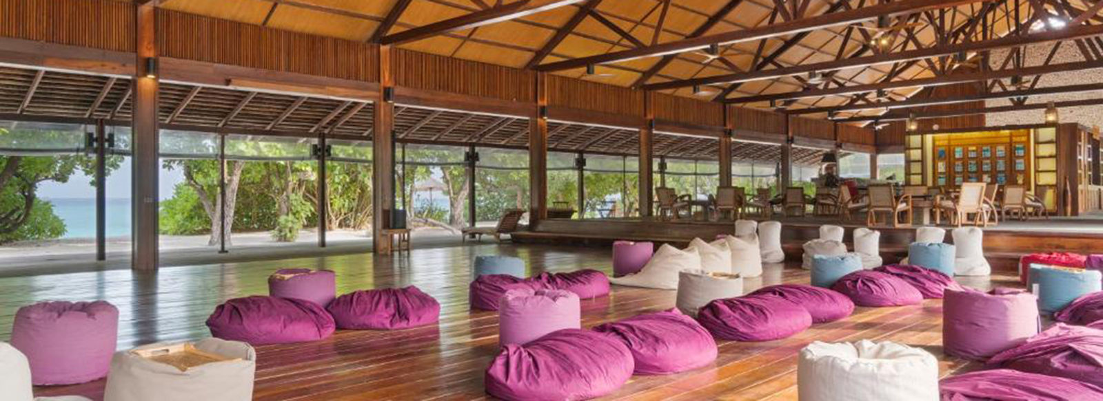 acque turchesi e barriera corallina incontaminata e ricca di colori