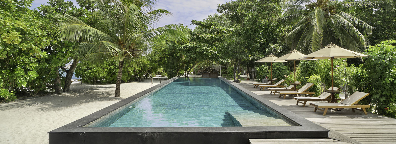 acque turchesi e barriera corallina incontaminata e ricca di colori