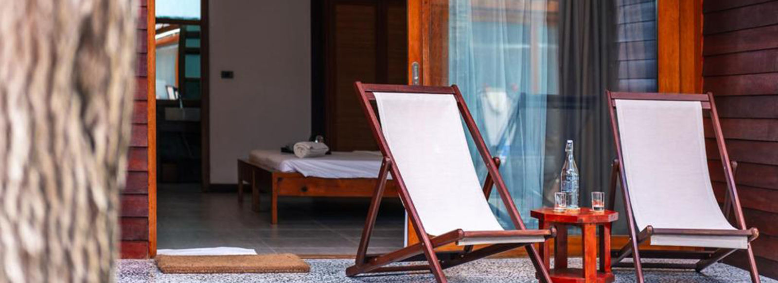 acque turchesi e barriera corallina incontaminata e ricca di colori