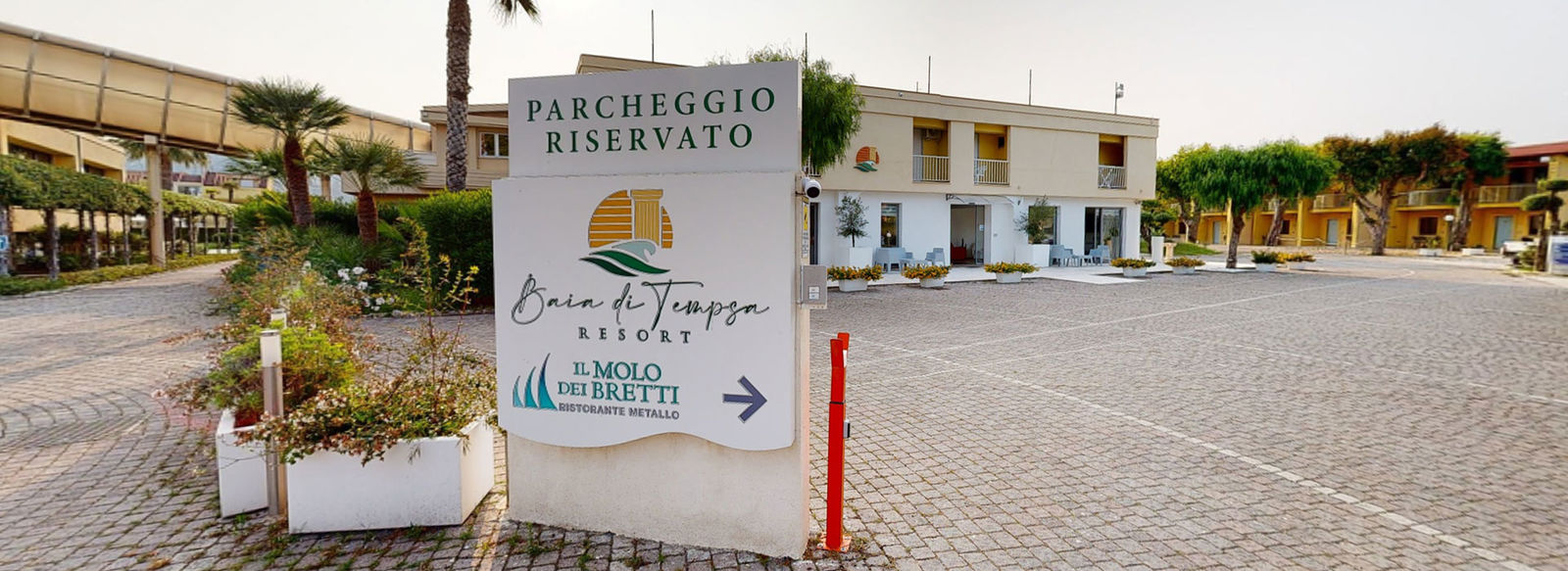 A 100 metri dalla spiaggia