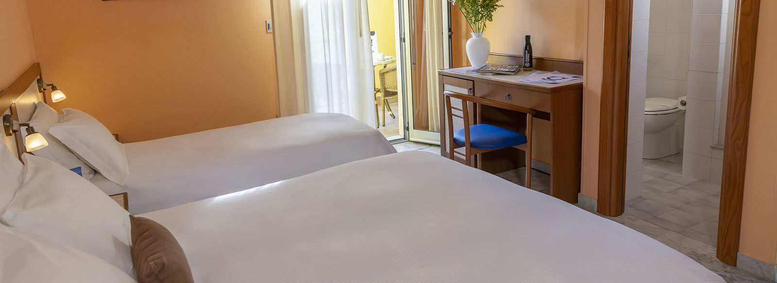 A 100 metri dalla spiaggia