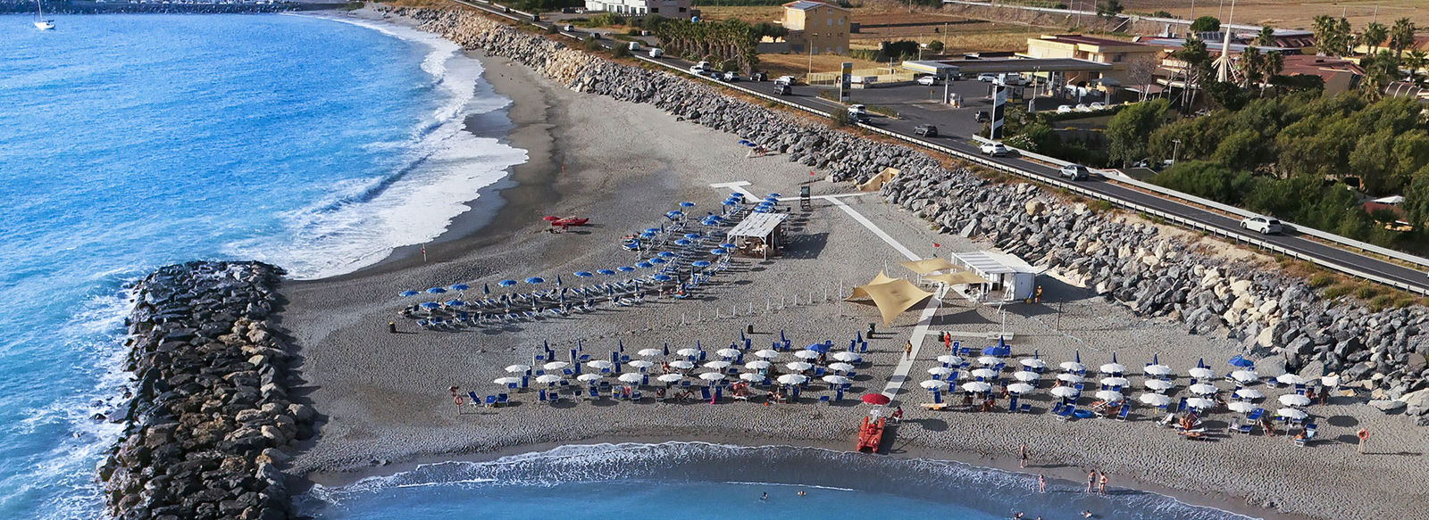 A 100 metri dalla spiaggia