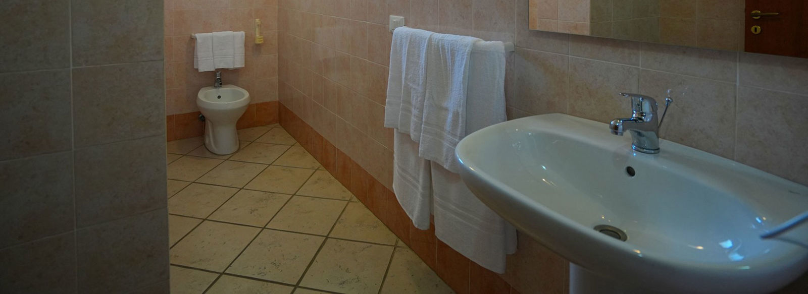 Sul Canale di Sicilia, a 500 metri dalla spiaggia