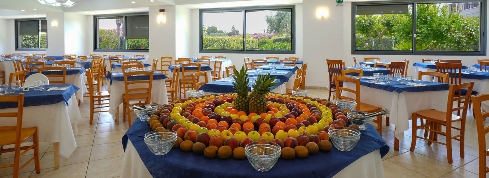 Sul Canale di Sicilia, a 500 metri dalla spiaggia