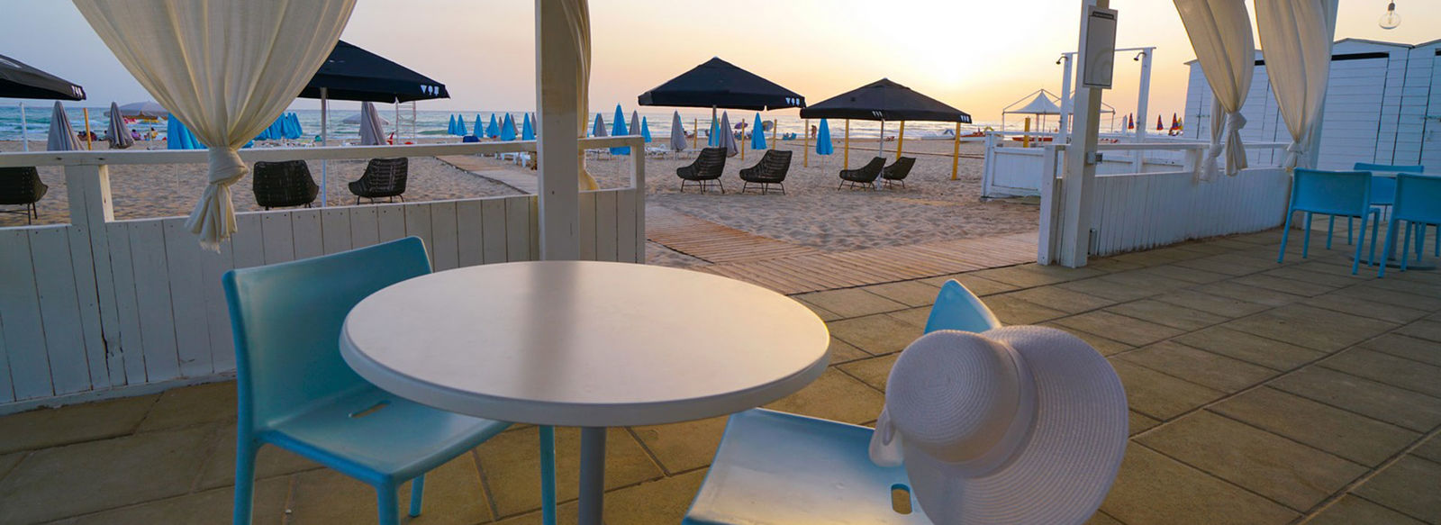 Sul Canale di Sicilia, a 500 metri dalla spiaggia