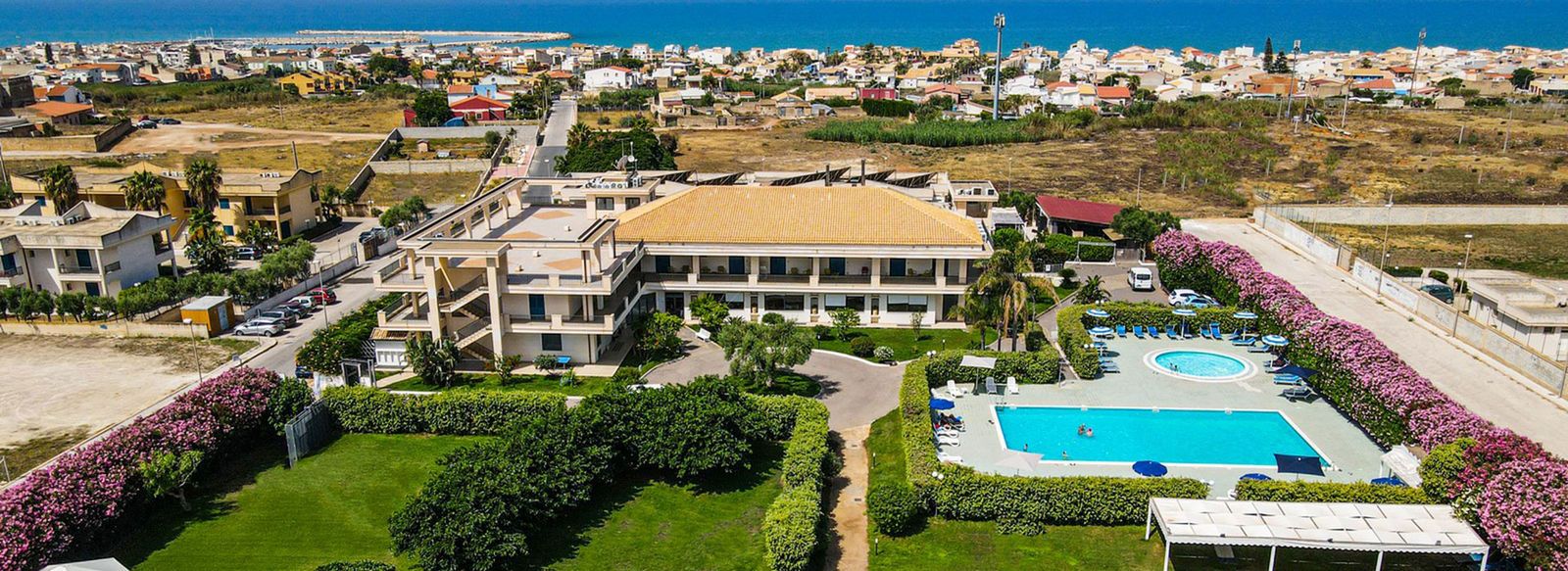 Sul Canale di Sicilia, a 500 metri dalla spiaggia