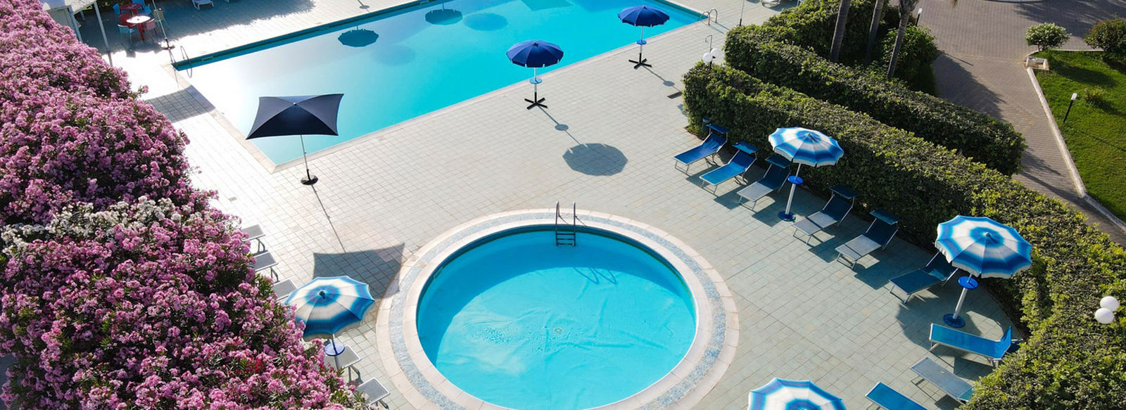 Sul Canale di Sicilia, a 500 metri dalla spiaggia