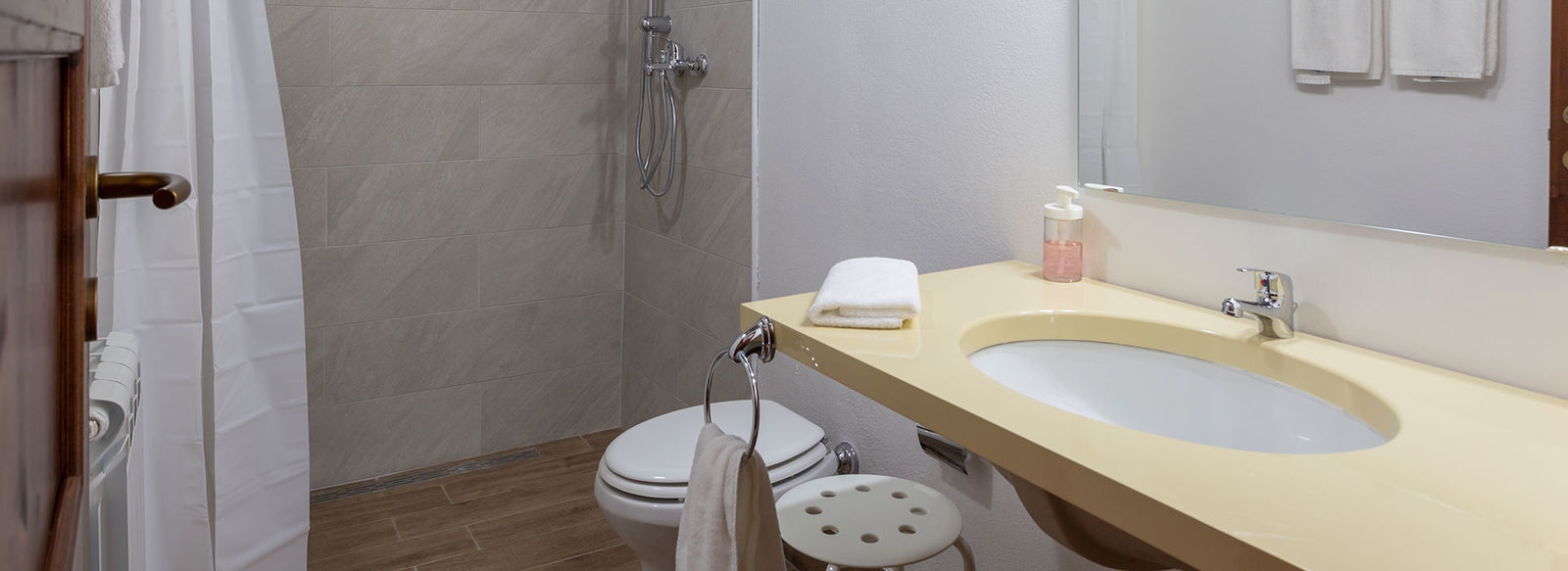 Family hotel, immerso nella natura