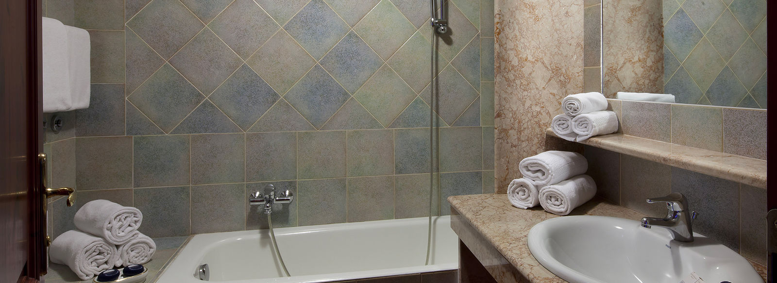 Immerso nel verde, sul Golfo di Orosei