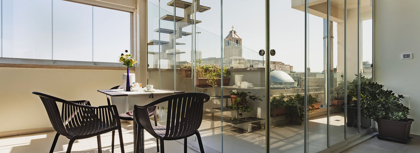 Posizione centrale, vicino al mare