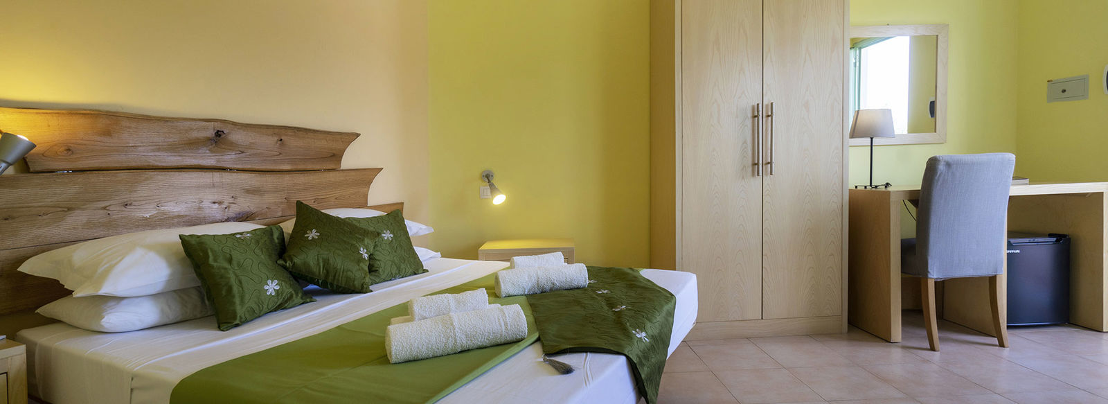 Immerso nel verde, fronte mare