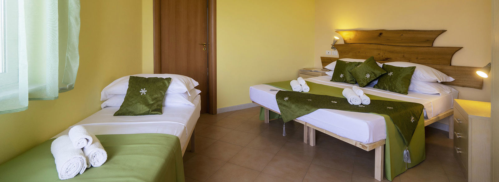 Immerso nel verde, fronte mare