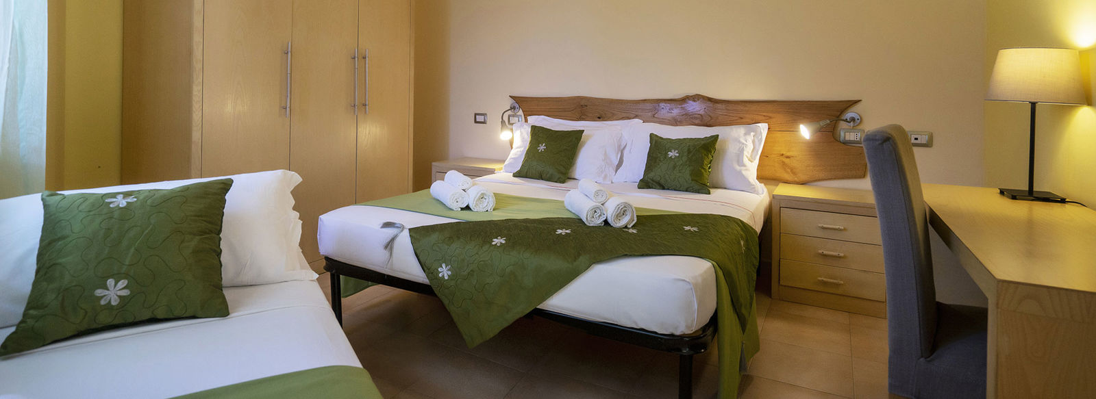 Immerso nel verde, fronte mare