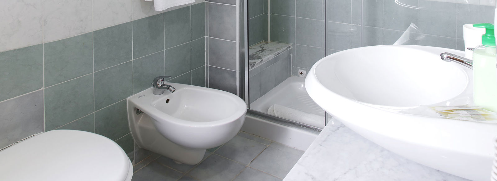 Immerso nel verde, fronte mare