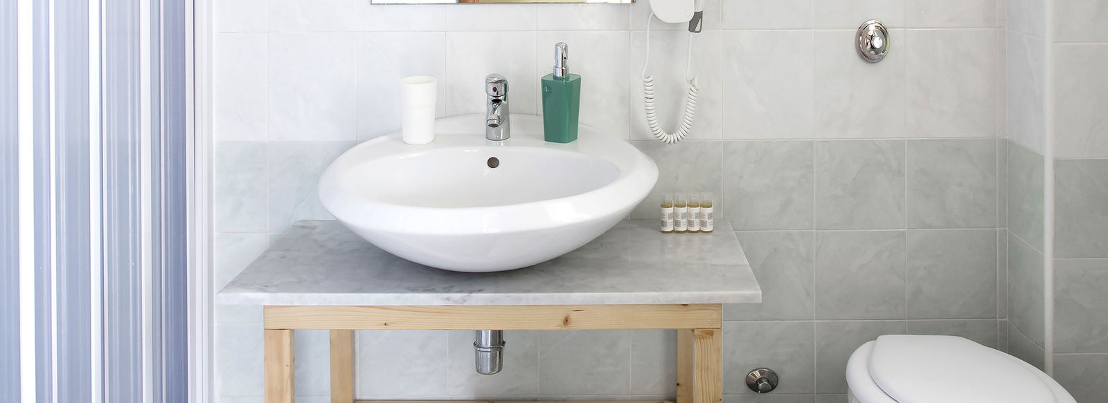 Immerso nel verde, fronte mare