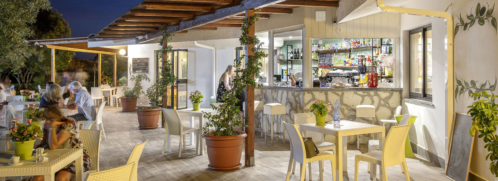 Immerso nel verde, fronte mare