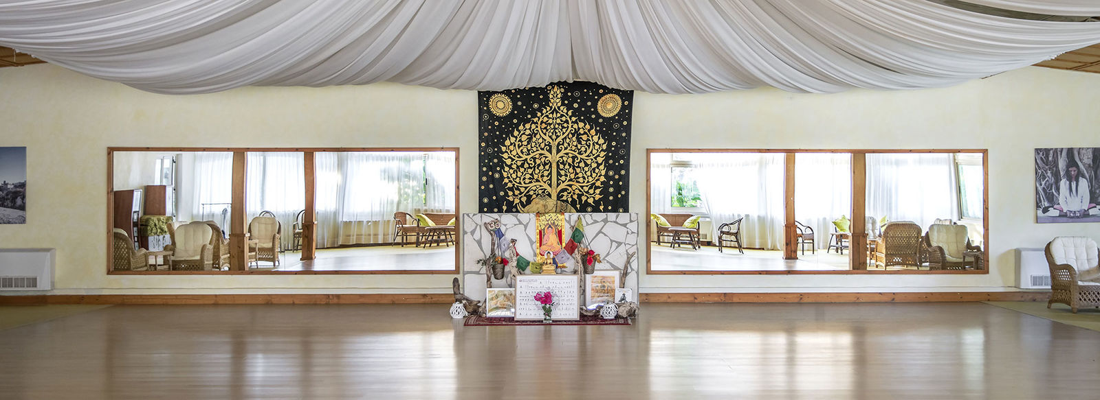 Immerso nel verde, fronte mare