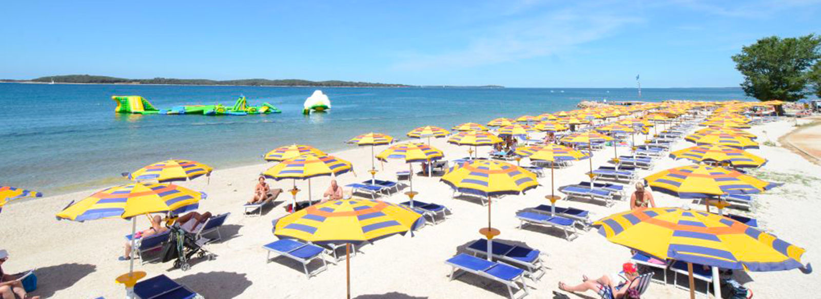 Vista panoramica sull'arcipelago delle incantevoli Isole Brioni