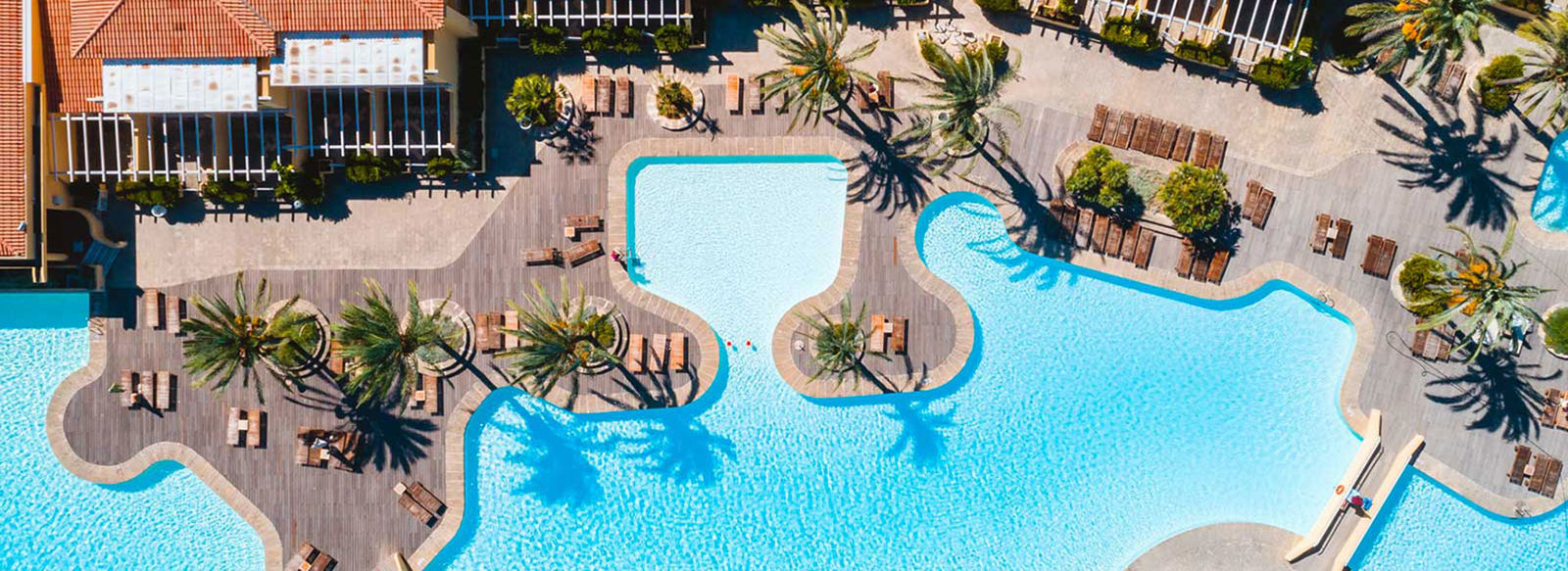 Sulla lunga spiaggia di sabbia finissima