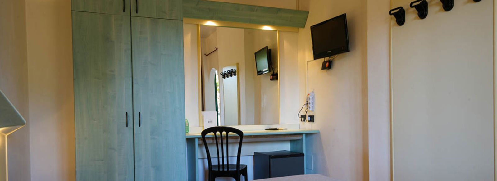 Costa Smeralda low budget