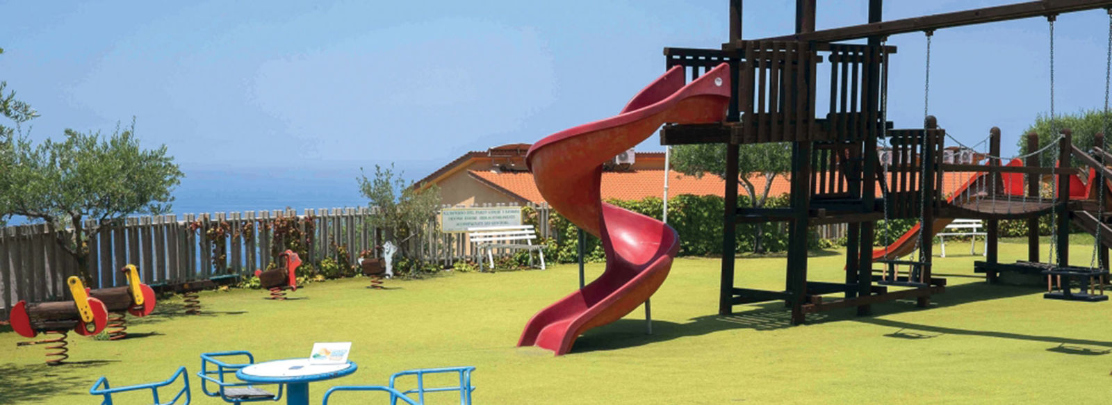 A 2,8 km dalla spiaggia, navetta inclusa