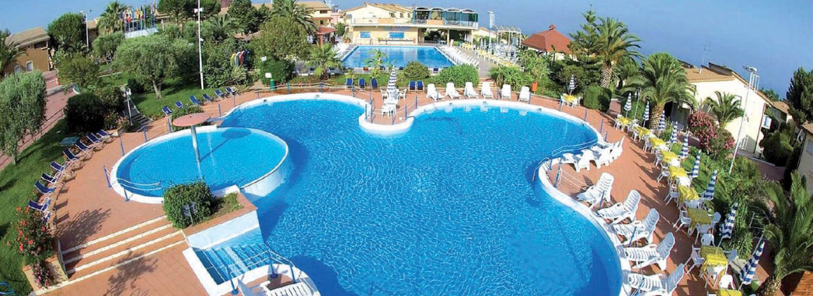 A 2,8 km dalla spiaggia, navetta inclusa