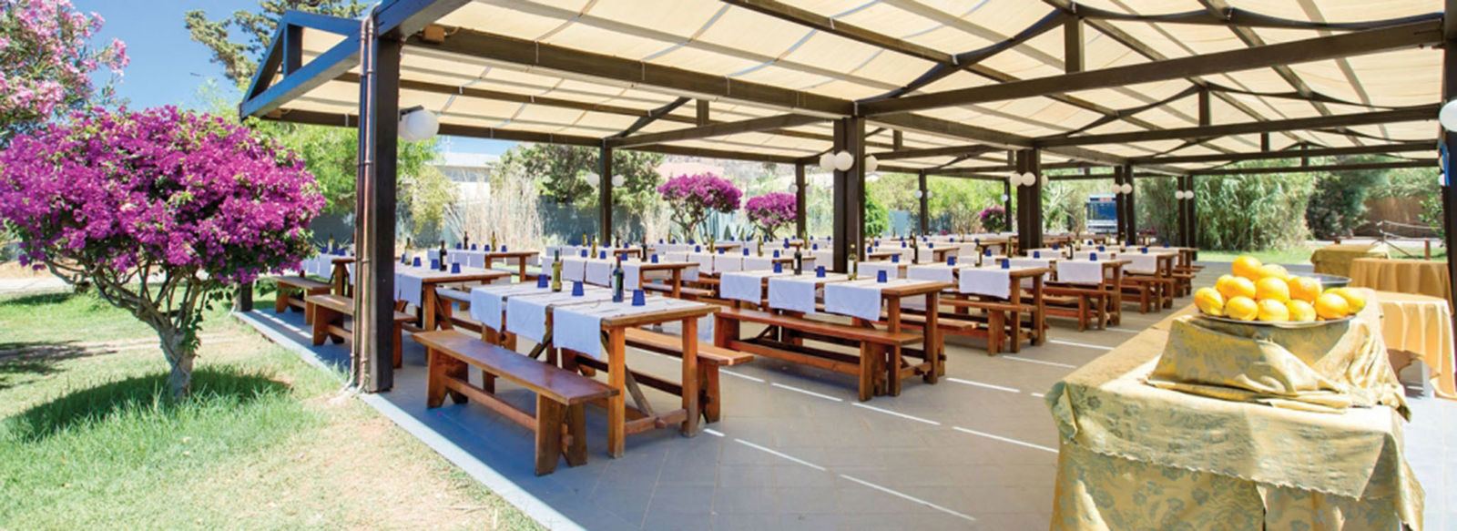 Piscina a sfioro panoramica di 430 mq