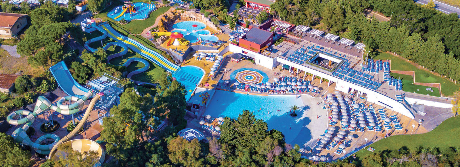 Piscina a sfioro panoramica di 430 mq